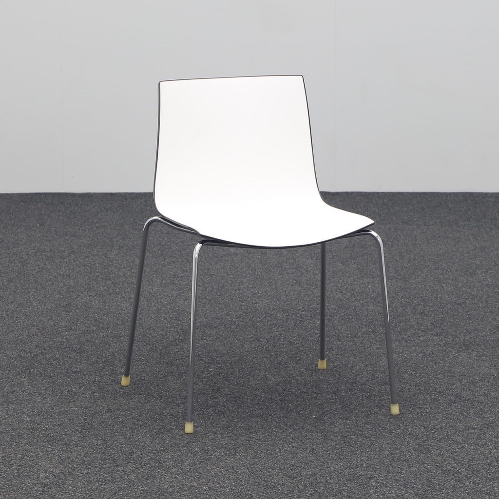 Bistro Stapelstühle Arper Catifa 46 (Normal gebraucht, Braun)