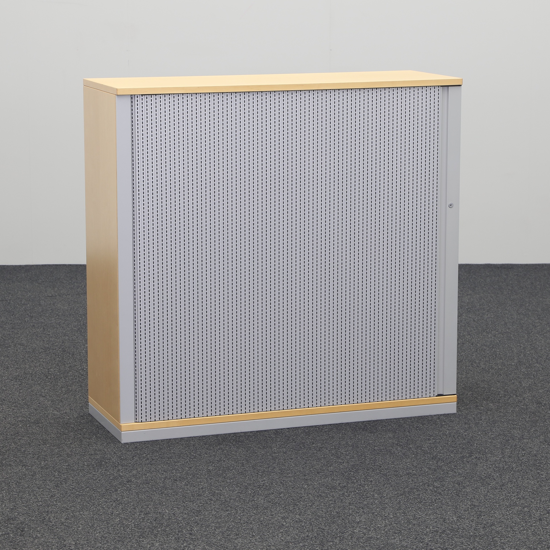 Armoire à rideau (Normalement utilisé, Avec clé)