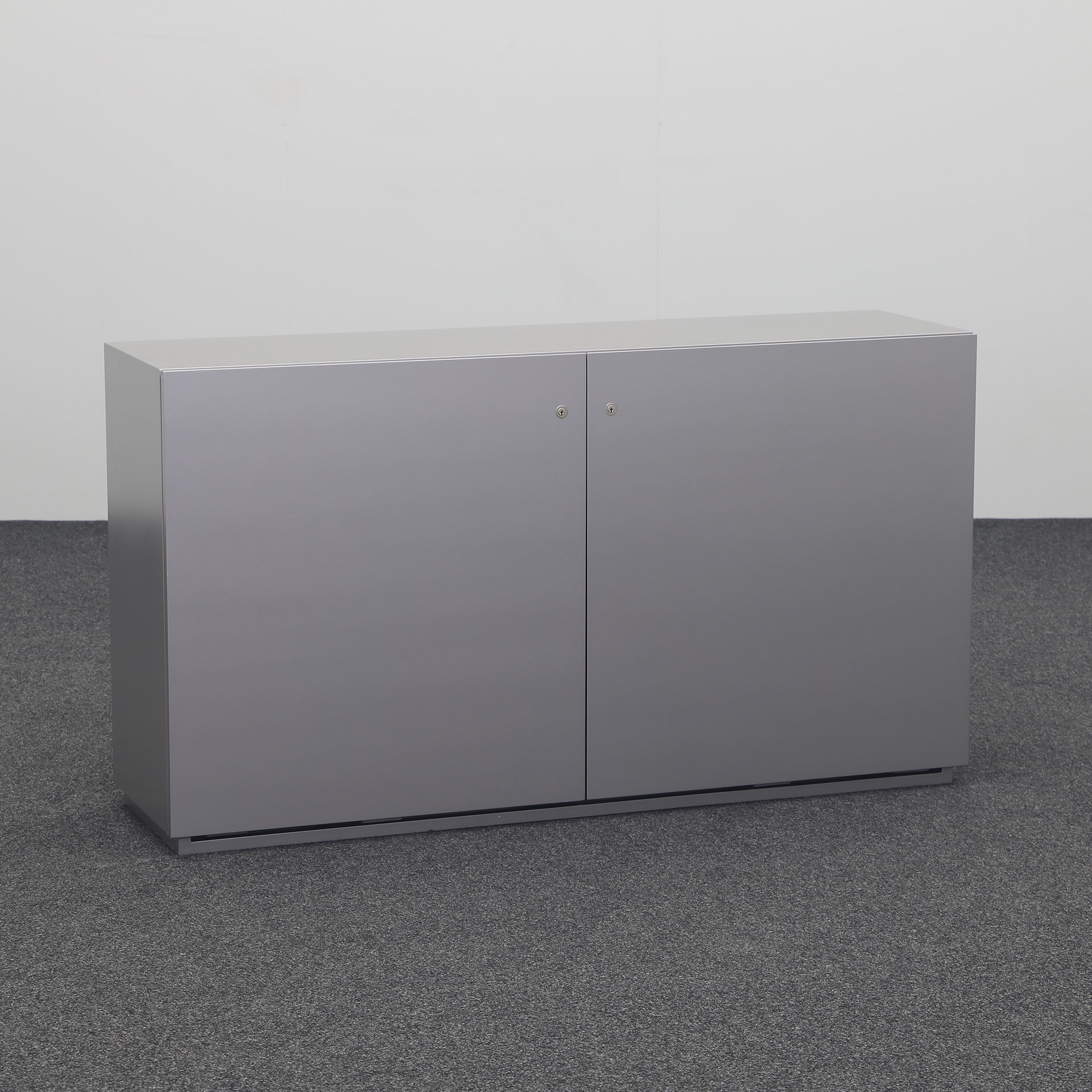 Schiebetürschrank Silbergrau (Normal gebraucht, Ohne Schlüssel)