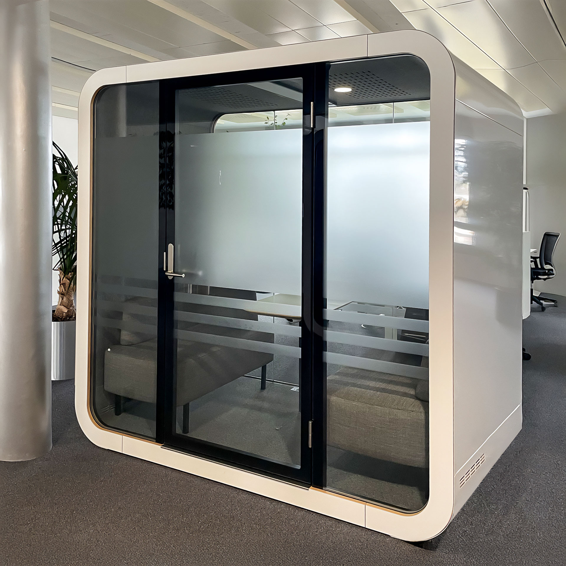 Office Box Framery Q – Meeting Maggie
