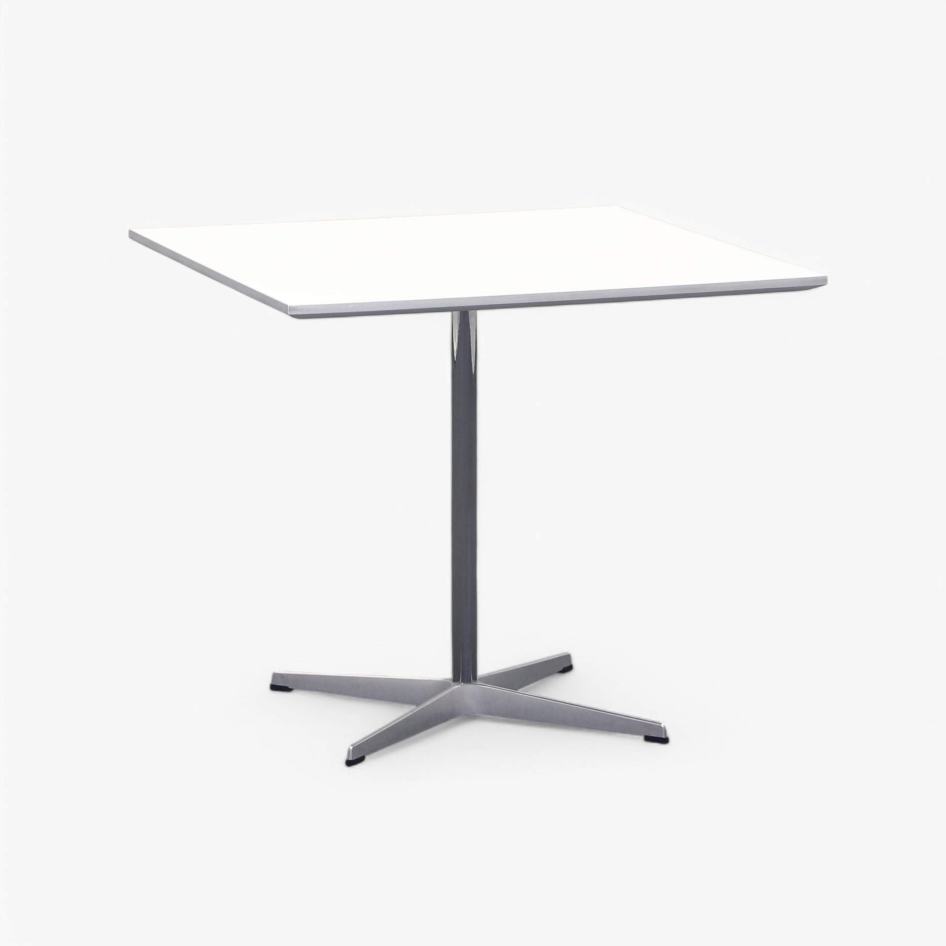 Bistrotisch Fritz Hansen 80x80 cm, Weiss/Verchromt, Quadratisch, Normal gebraucht Tisch - Perfekt für Café und Bistro